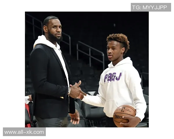 老詹新称号引热议魔仙哥曝与布朗尼东契奇同场竞技趣事